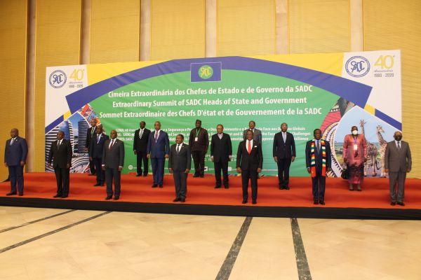 sadc-leaders-pose-for-a-group-photo-pic-by-nkosi-23DB4A442-F22B-4BED-BC31-0DF288A271AE.jpg